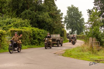 Legerauto's op de Boskwei in Sumar - foto 2