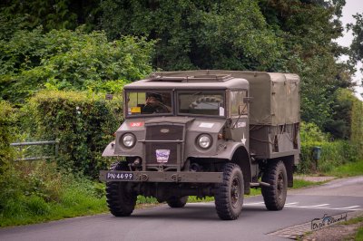Legerauto's op de Boskwei in Sumar - foto 5
